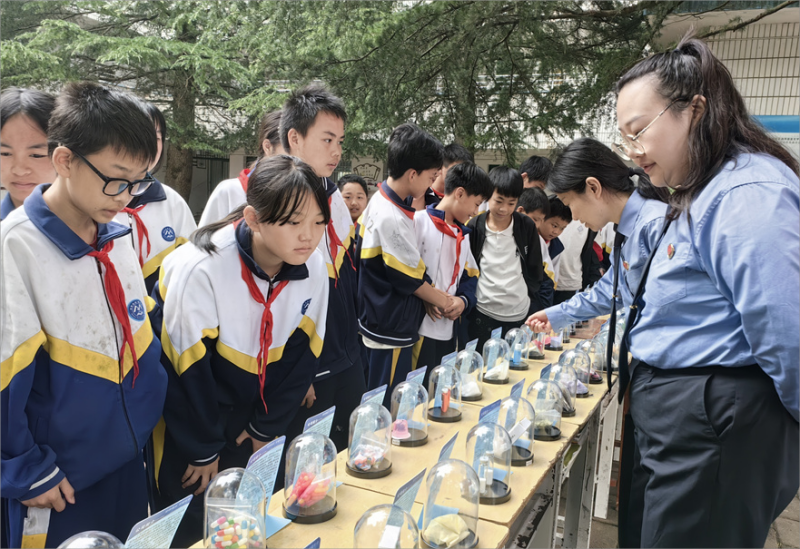 貴陽市人民檢察院走進校園開展“6.26國際禁毒日”宣傳活動3(1).png